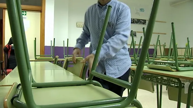 Educació estudia implantar un complement salarial per als docents desplaçats a una altra illa