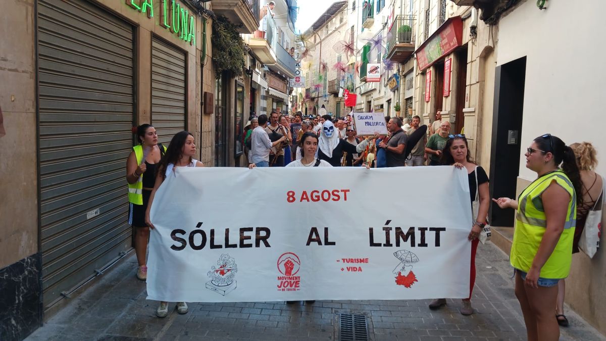 Sóller contra la massificació turística