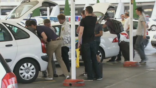 Prop de 400 vehicles inspeccionats i 76 denúncies a l’aeroport de Palma