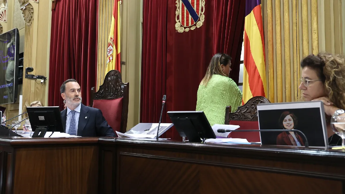 Gabriel Le Senne expulsa Mercedes Garrido i Pilar Costa per mostrar fotos de represaliades del franquisme