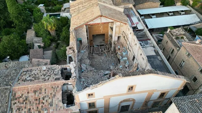 El pes dels enderrocs fa perillar que les llotges de la Defensora de Sóller també s’esfondrin