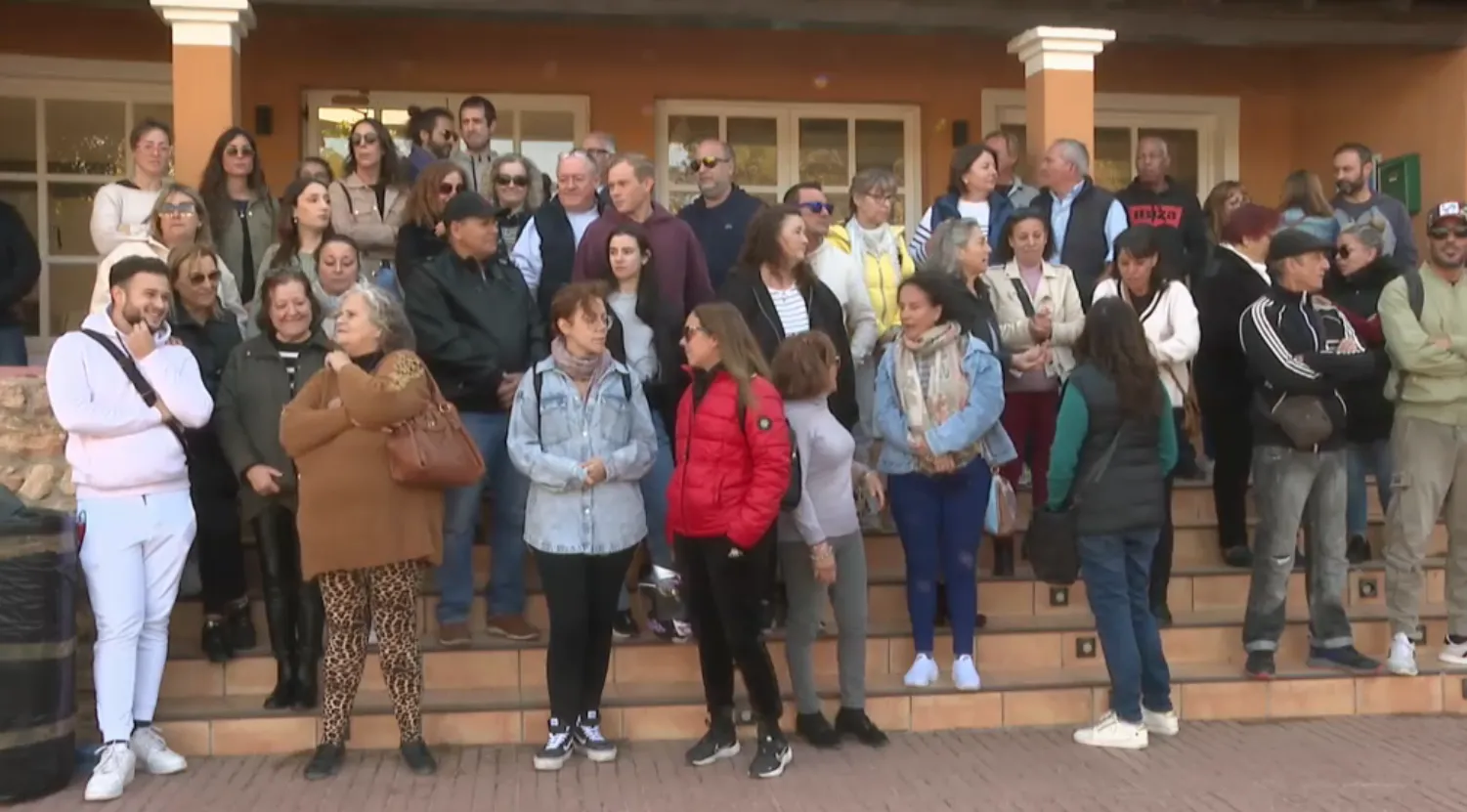 Una cinquantena de treballadors de la cadena hotelera By Llum es concentren per reclamar que els paguin les nòmines