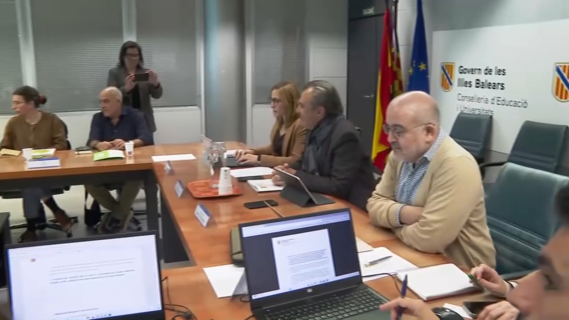 Desacord per l’avançament de les oposicions d’Educació