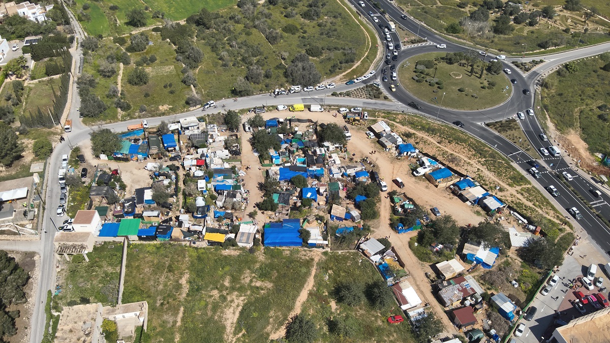 Aturen el desallotjament amb 85 efectius policials de l’assentament Can Rova 2 a Santa Eulària