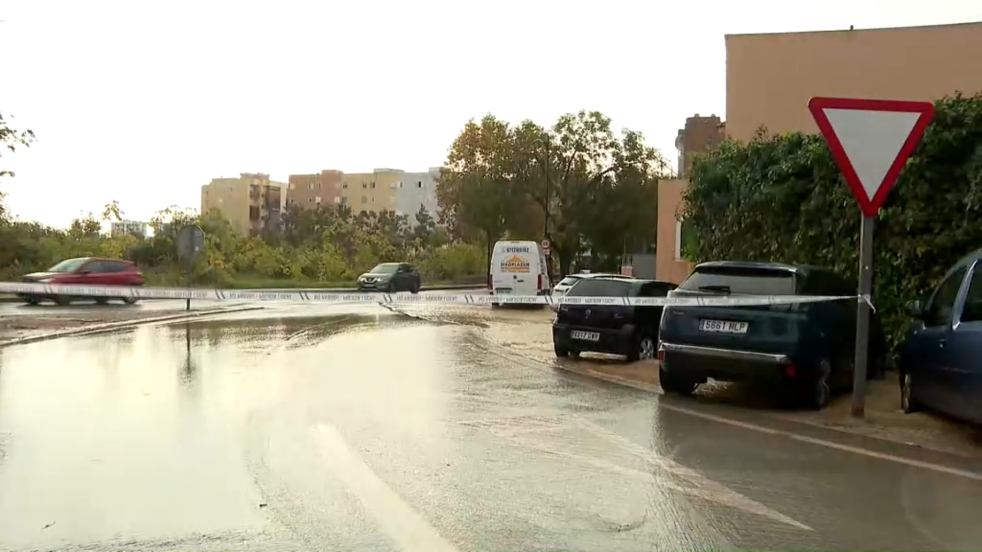 Carreteres i carrers tallats a Eivissa per la dana