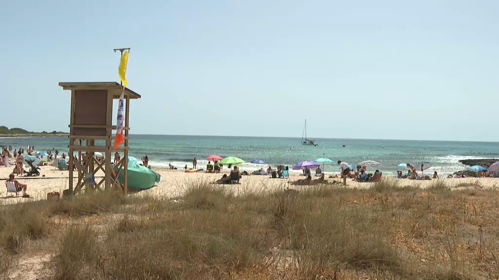 Menorca combat temperatures de fins a 37 graus a la vora de la mar