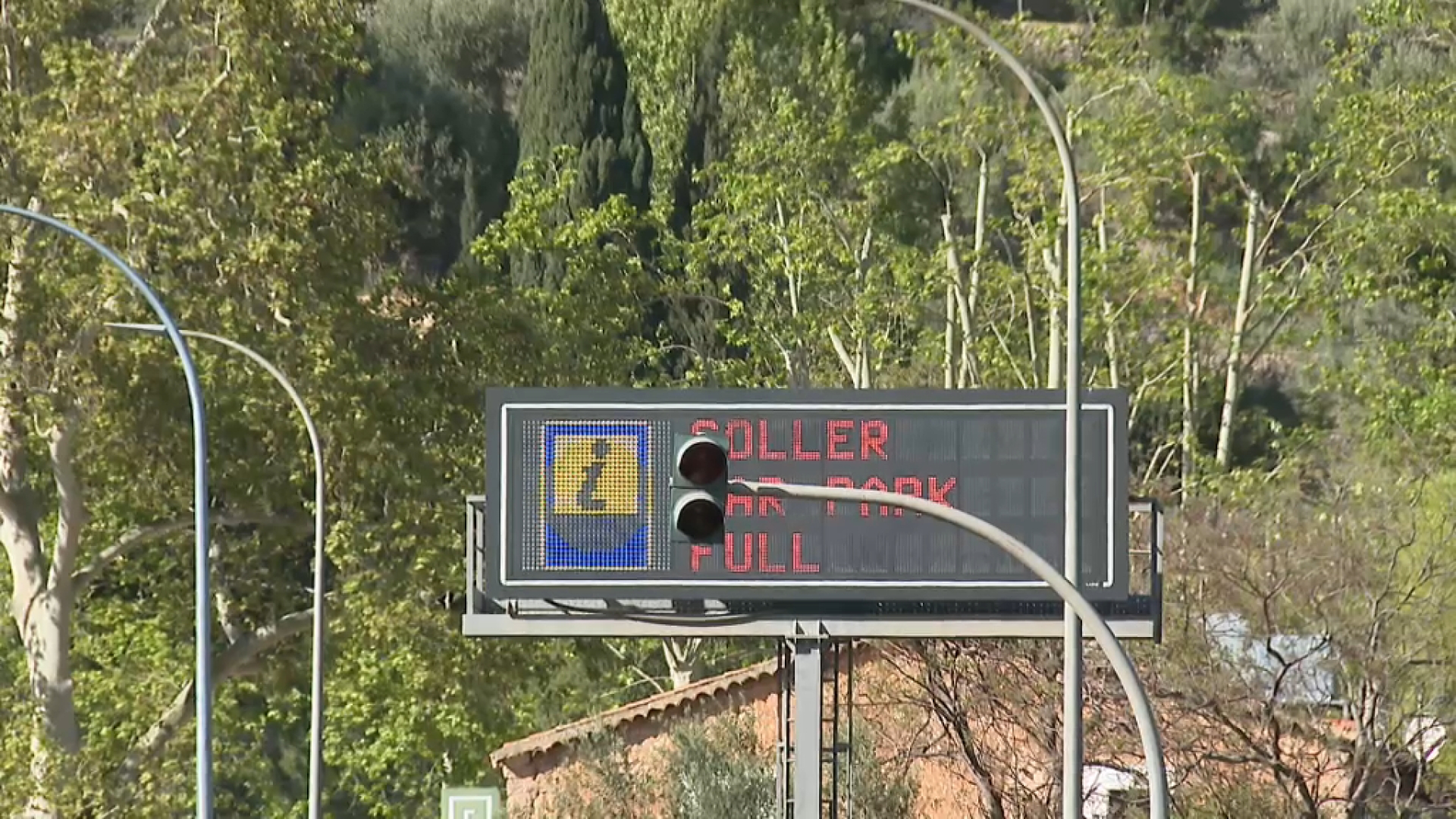 Sóller activa els cartells informados per evitar col·lapse de cotxes