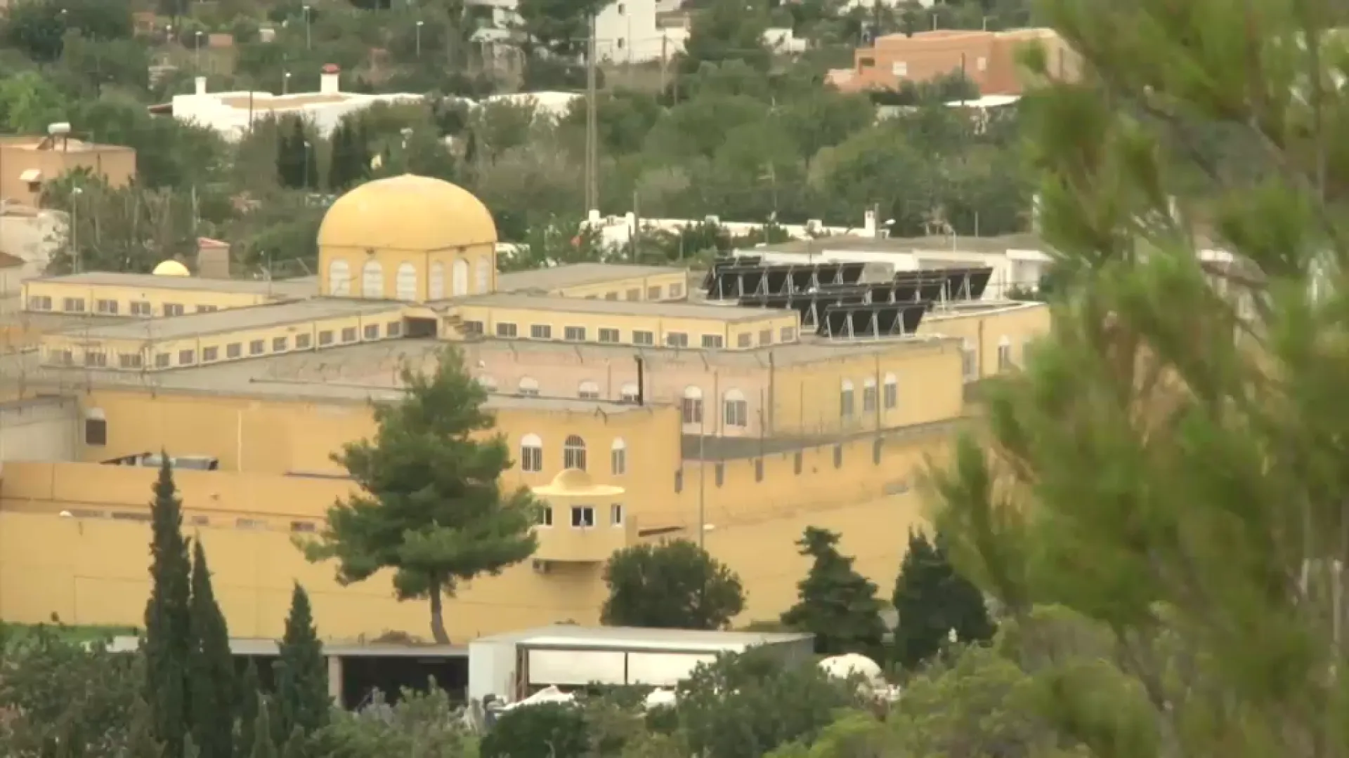 Cerquen dos homes encaputxats després d’assaltar un furgó policial i intentar alliberar-ne un pres a Eivissa