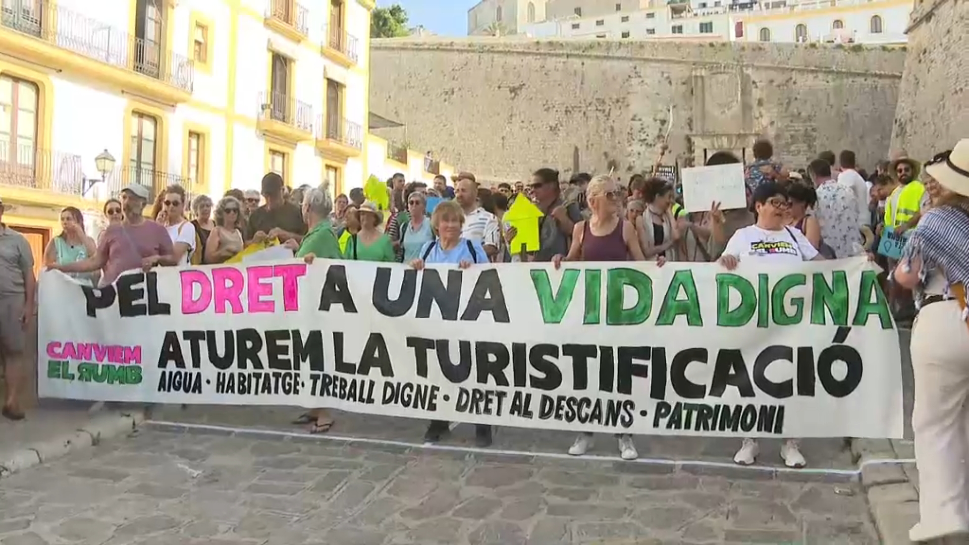 Més de 400 persones s’han sumat a les mobilitzacions contra la turistificació a Eivissa