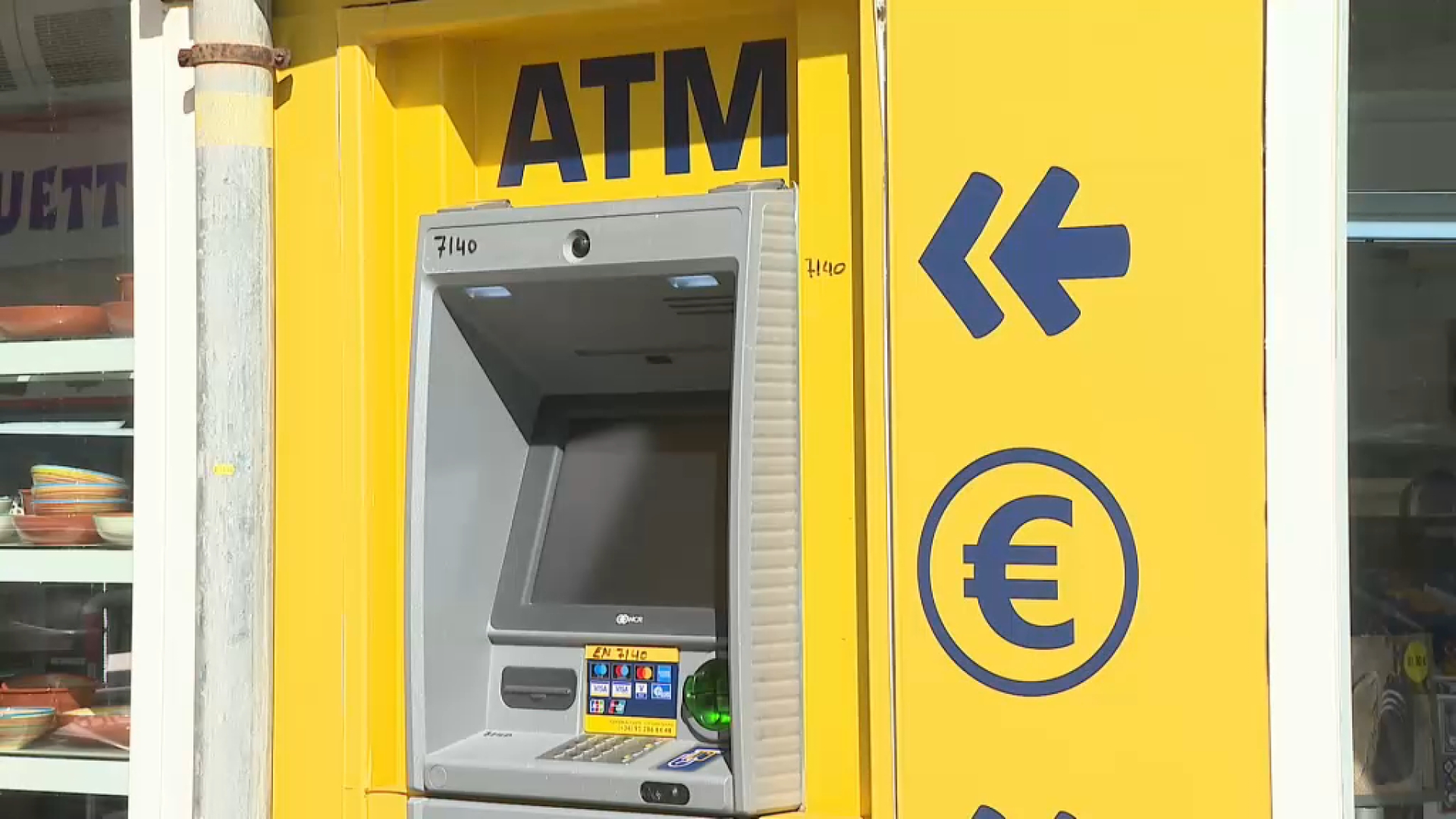 1.370 caixers no bancaris, enfront de 926 gestionats per bancs
