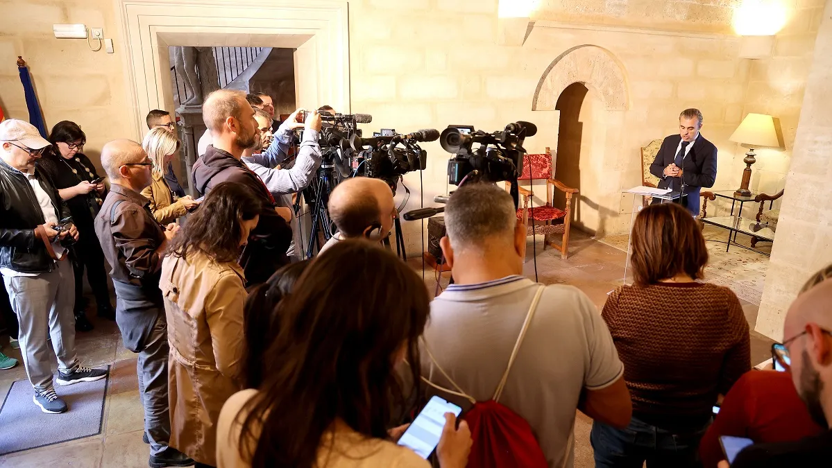 El conseller d’Educació, Antoni Vera, explica la implantació de lliure elecció de llengua a l’escola: “No hi haurà segregació”
