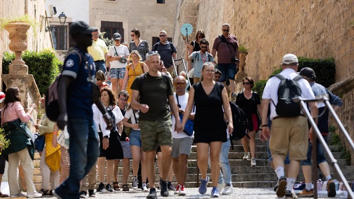 Les propostes de Palma per la sostenibilitat turística: prohibir lloguer vacacional, restriccions als creueristes i limitar cotxes de lloguer