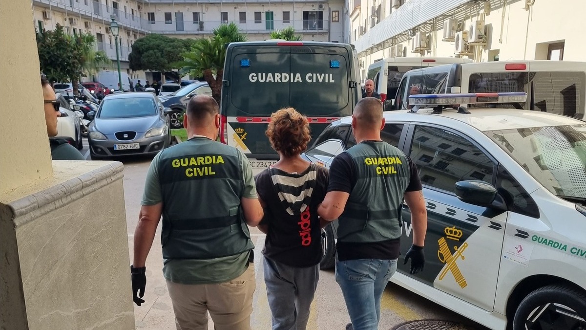 Detinguts a València, mentre desembarcaven, els presumptes autors de l’incendi a Platja d’en Bossa