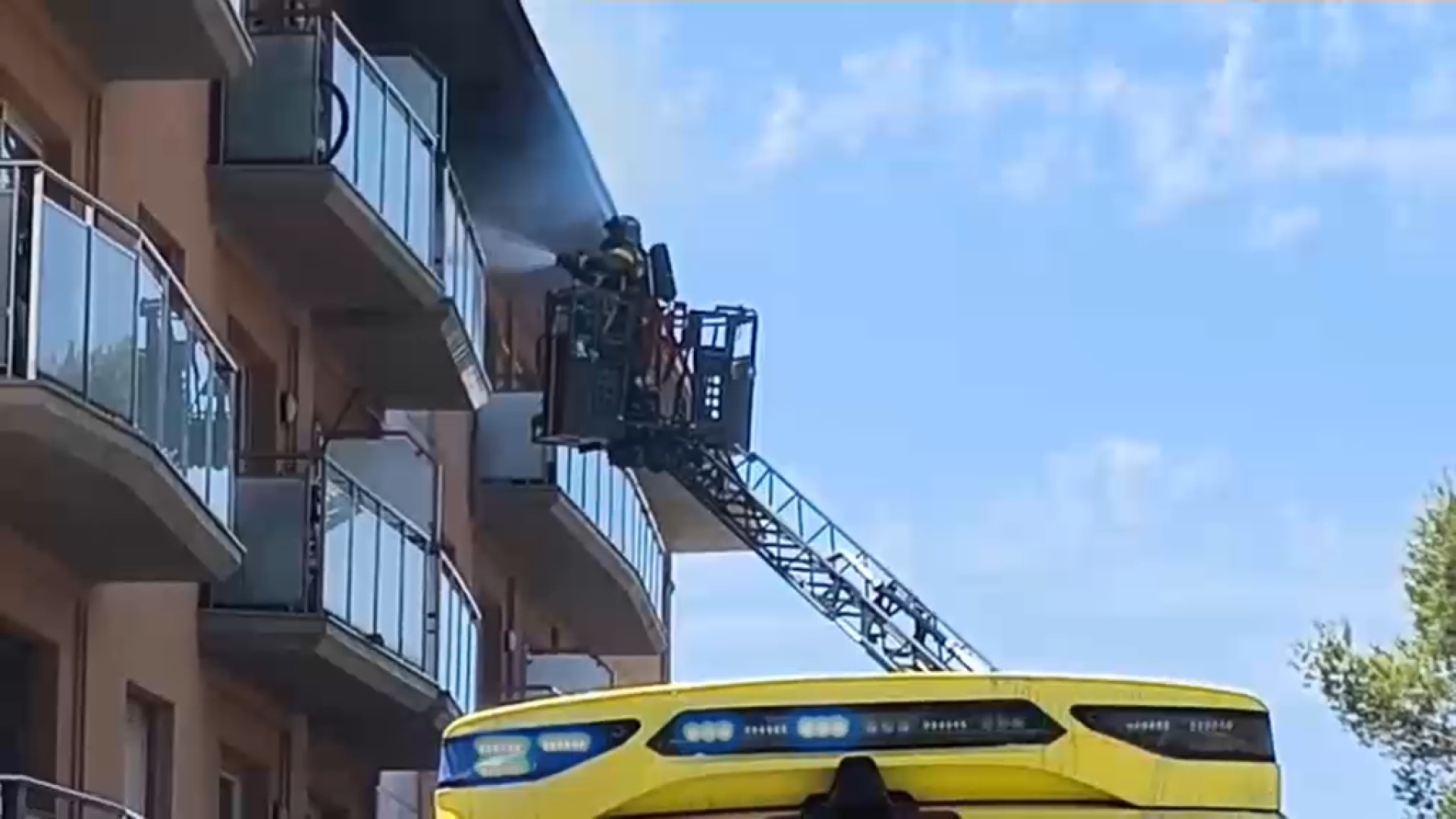 Rescatades diverses persones en un incendi a Sant Antoni de Portmany