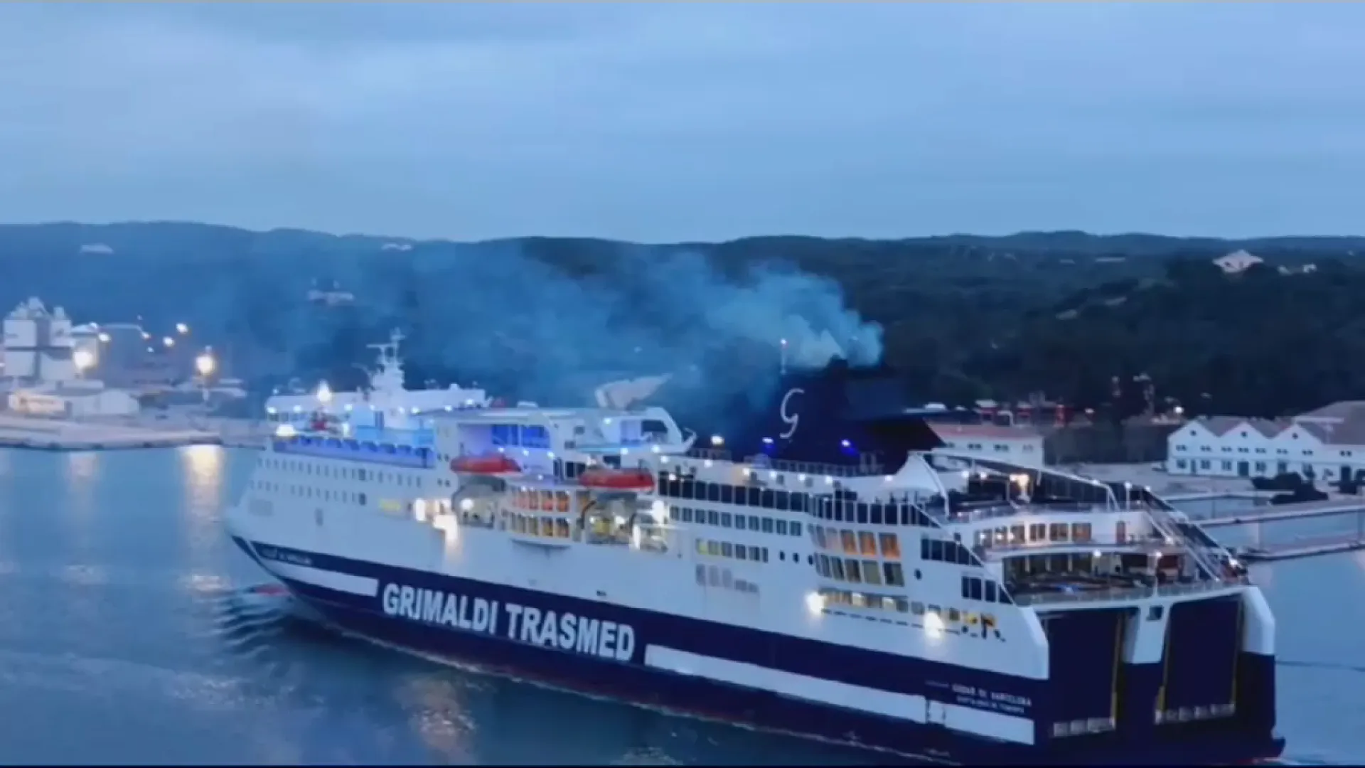 Grimaldi respon a les queixes veïnals de renou a Maó i avisa: abans que canviar de vaixell, canviarem de port