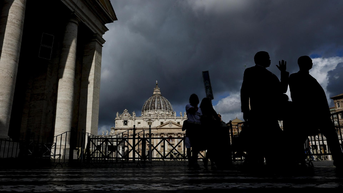 Tot a punt per al conclave