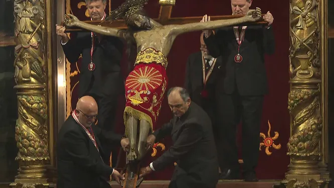El davallament del Crist de la Sang a Palma concentra centenars de fidels