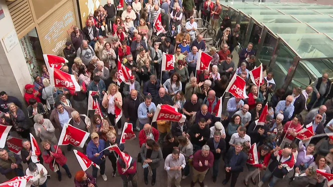 Més de 200 persones es concentren a Palma per donar suport al president Pedro Sánchez