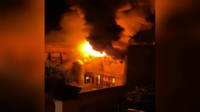 Un incendi a una fusteria de Ferreries obliga a desallotjar quatre habitatges