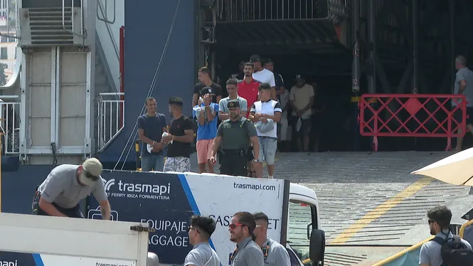 L’Estat estudia alternatives a l’envelat per atendre temporalment els migrants arribats a les Pitiüses