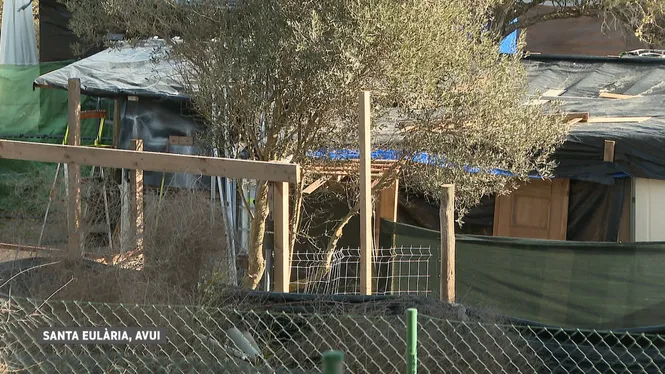 Els residents de Can Rova 2 denuncien als jutjats que operaris escortats amb la Policia Local els van tallar la llum
