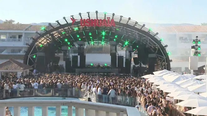 Més de 12.000 persones han passat per les primeres discoteques obertes a Eivissa