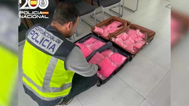Aterra a Eivissa amb 163.000 pastilles d’èxtasi dins dues maletes de mà