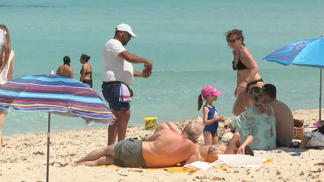 Formentera vol instal·lar una caseta de la Policia Local a ses Illetes per fer front a la venda ambulant