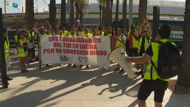 Continua la vaga i el malestar dels usuaris del TIB, tot i que entenen el conflicte laboral