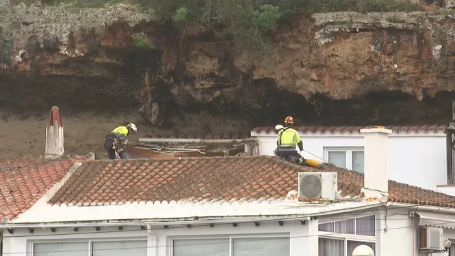 Precaució i preocupació a Cala Sant Esteve per les esquerdes al penya-segat: s’han desallotjat 8 habitatges