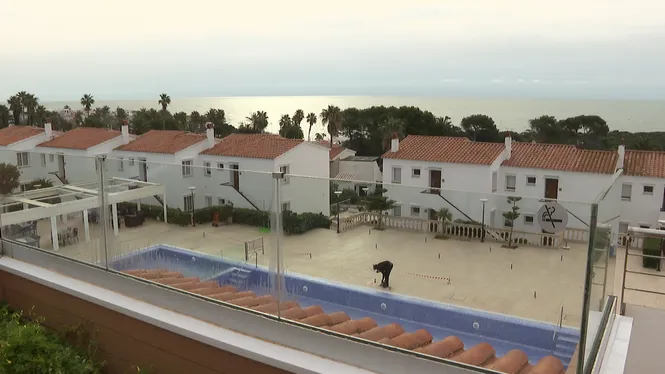 Obren els primers hotels de costa a Menorca i s’avancen a l’inici de la temporada turística