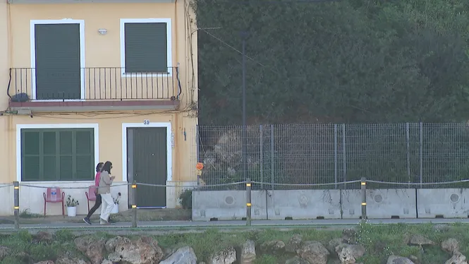 Una roca de 78 tones frena la tornada dels vesins del Fonduco a les seves cases