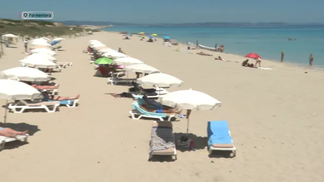 Formentera guanya la instal·lació de 800 gandules i 400 para-sols