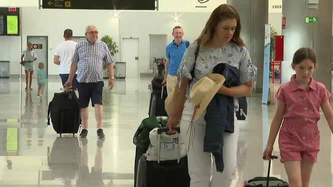 1.400 objectes perduts, en només tres mesos, a l’aeroport de Menorca a l’estiu de 2022
