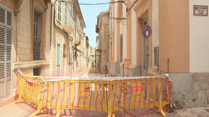 Entitats culturals de Sóller surten al carrer i acusen l’Ajuntament de “deixadesa” en la rehabilitació de La Defensora