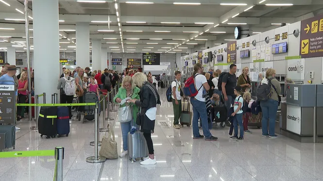 Quines empreses tenen el servei de handling als aeroports balears?
