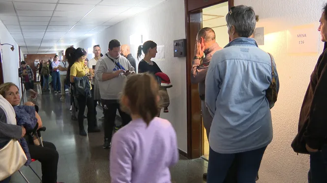 Coes per votar al Consolat argentí de Palma