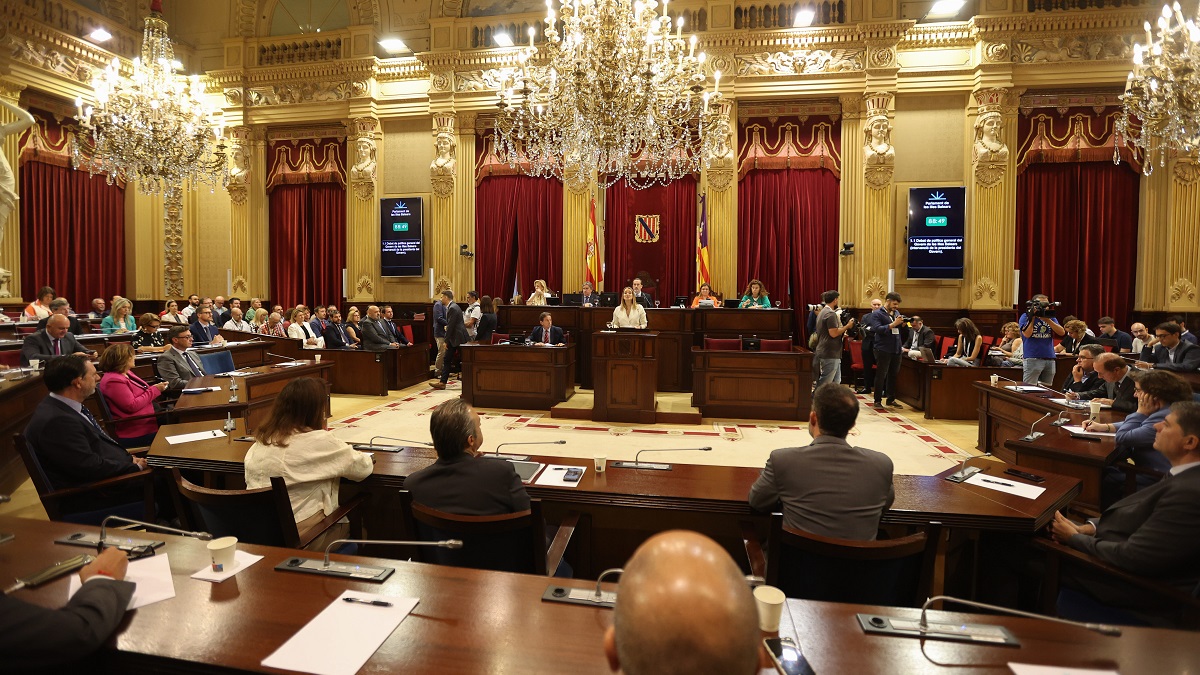 L’oposició critica el discurs “previsible” i “sense mesures concretes” de Prohens