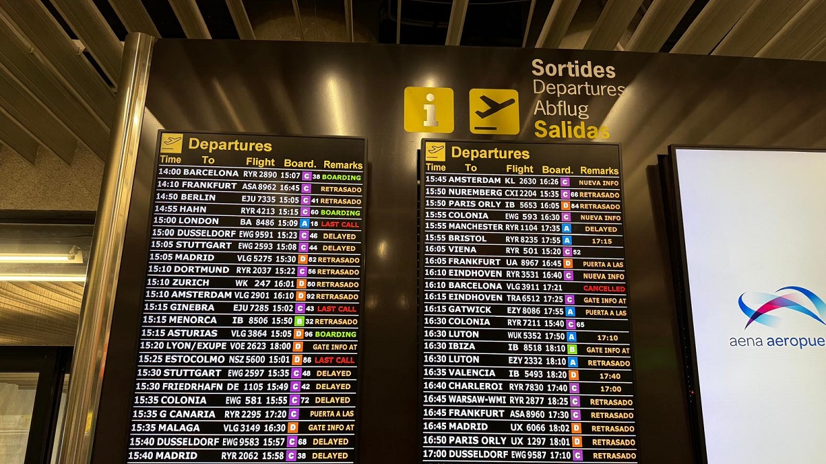Retards i cancel·lacions als aeroports per la tempesta