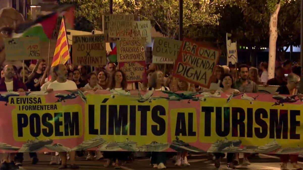 Mil persones reclamen un canvi de model turístic a Eivissa 