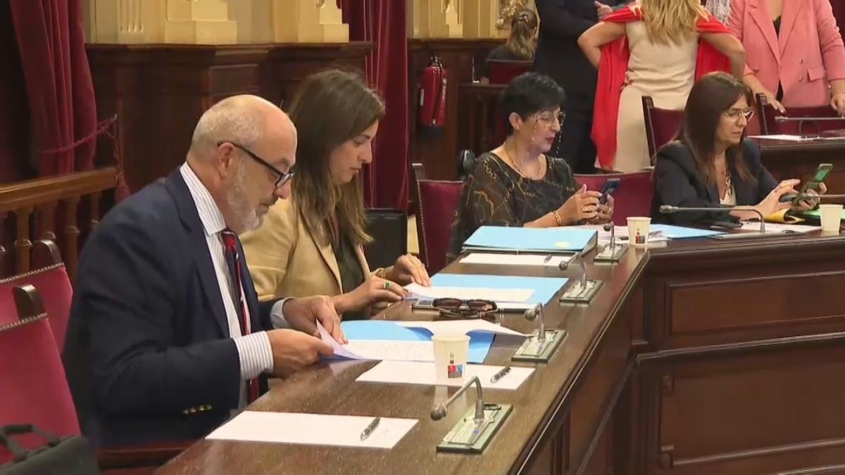 Pugna a Vox; Idoia Ribas, a Manuela Cañadas: “El que ha de fer és demanar disculpes”